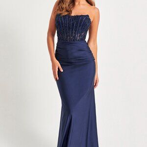 Faviana 11081 in Navy size 12 NWT